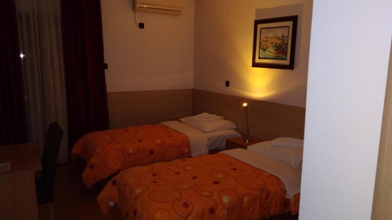 Hotel Viv Требине Екстериор снимка