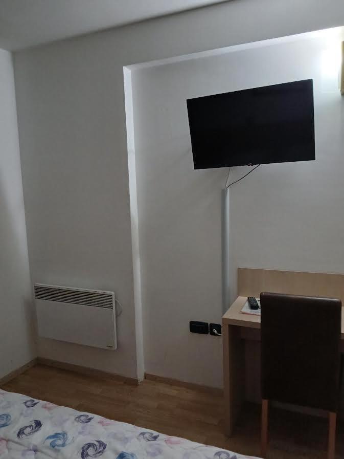 Hotel Viv Требине Екстериор снимка