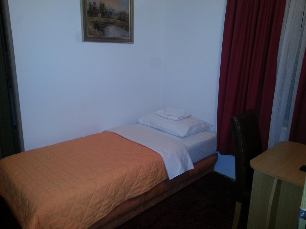 Hotel Viv Требине Екстериор снимка