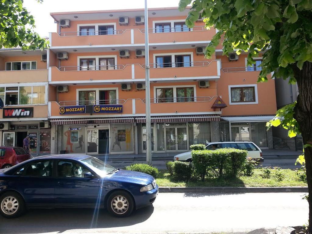 Hotel Viv Требине Екстериор снимка