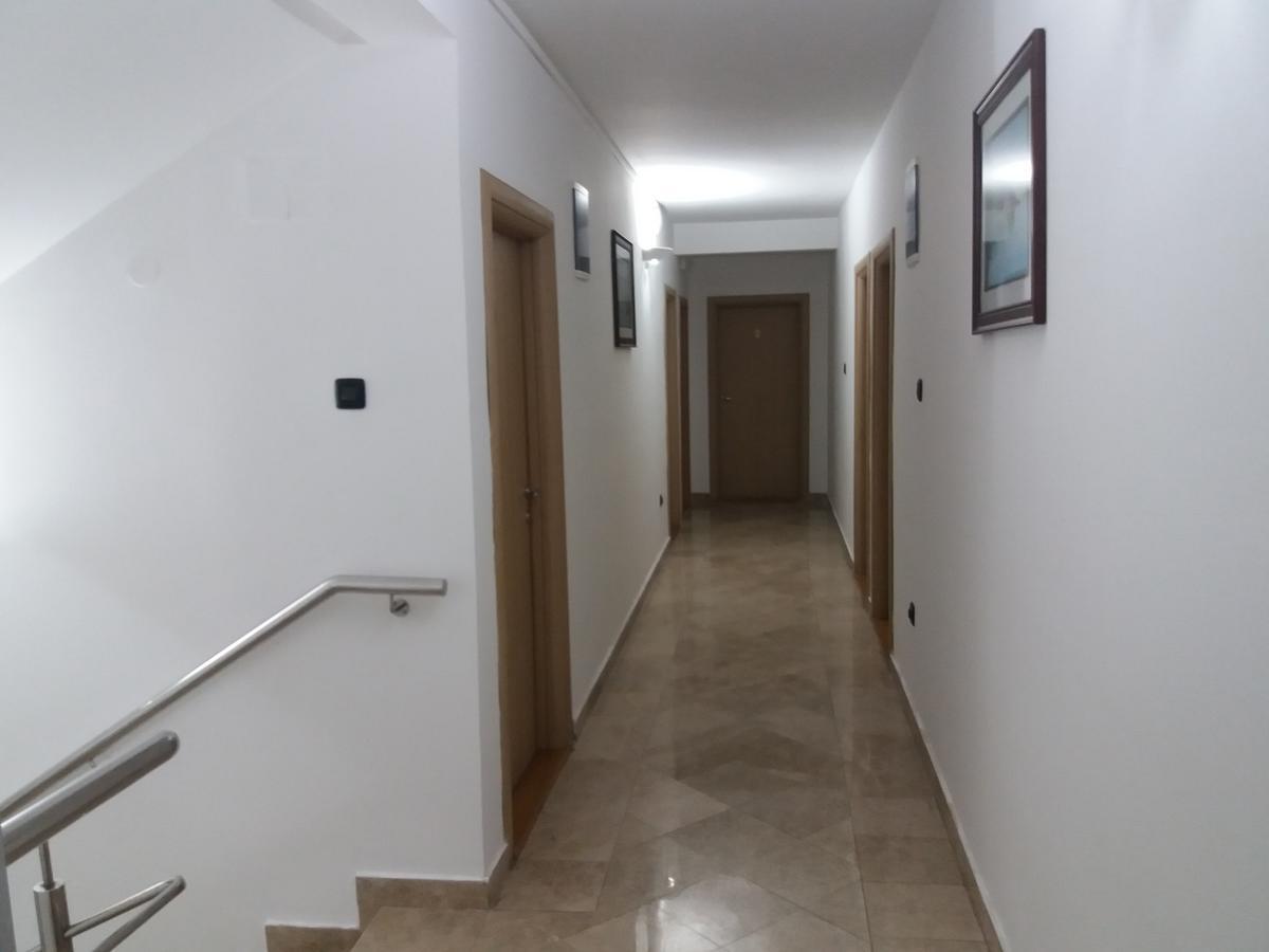 Hotel Viv Требине Екстериор снимка