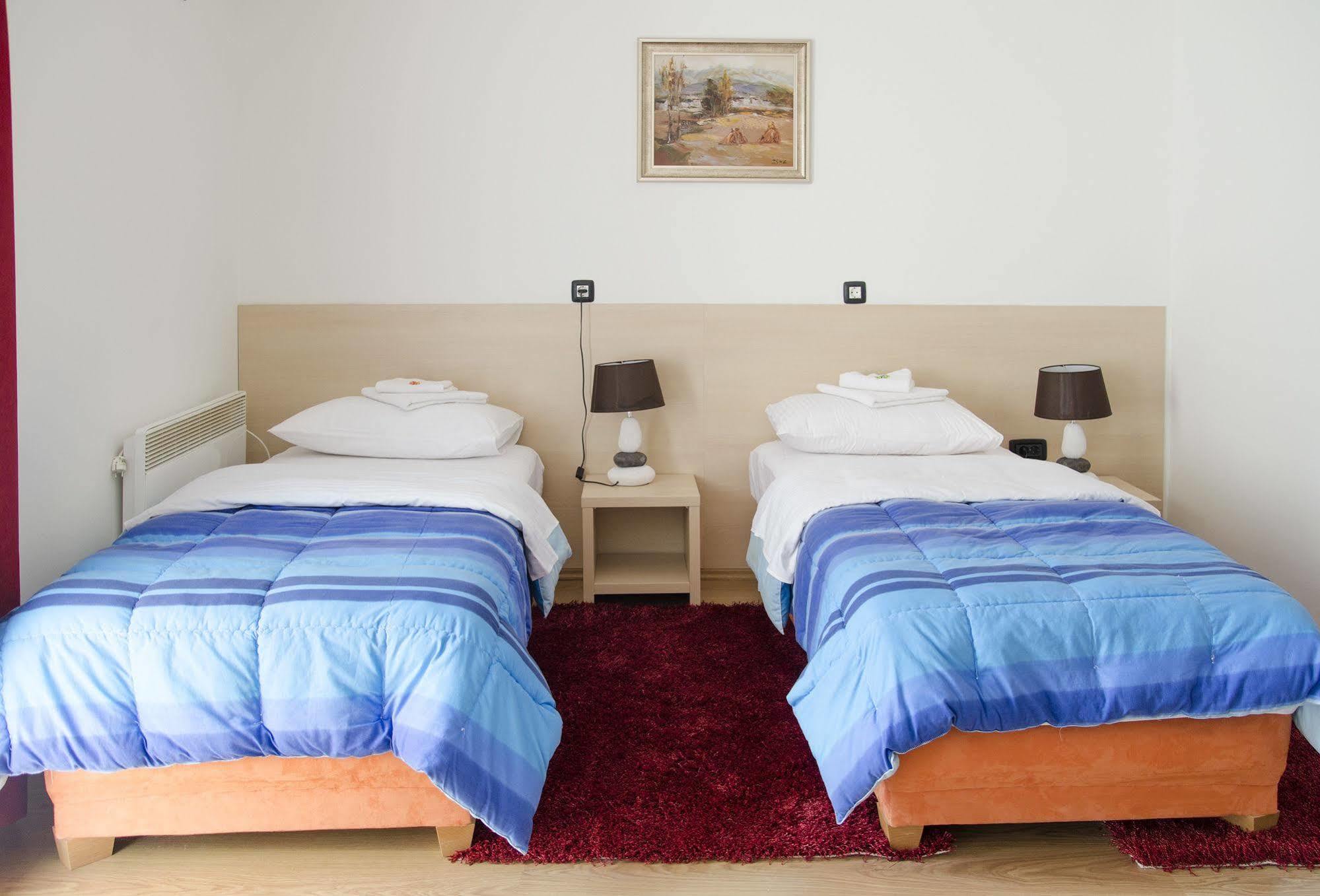 Hotel Viv Требине Екстериор снимка