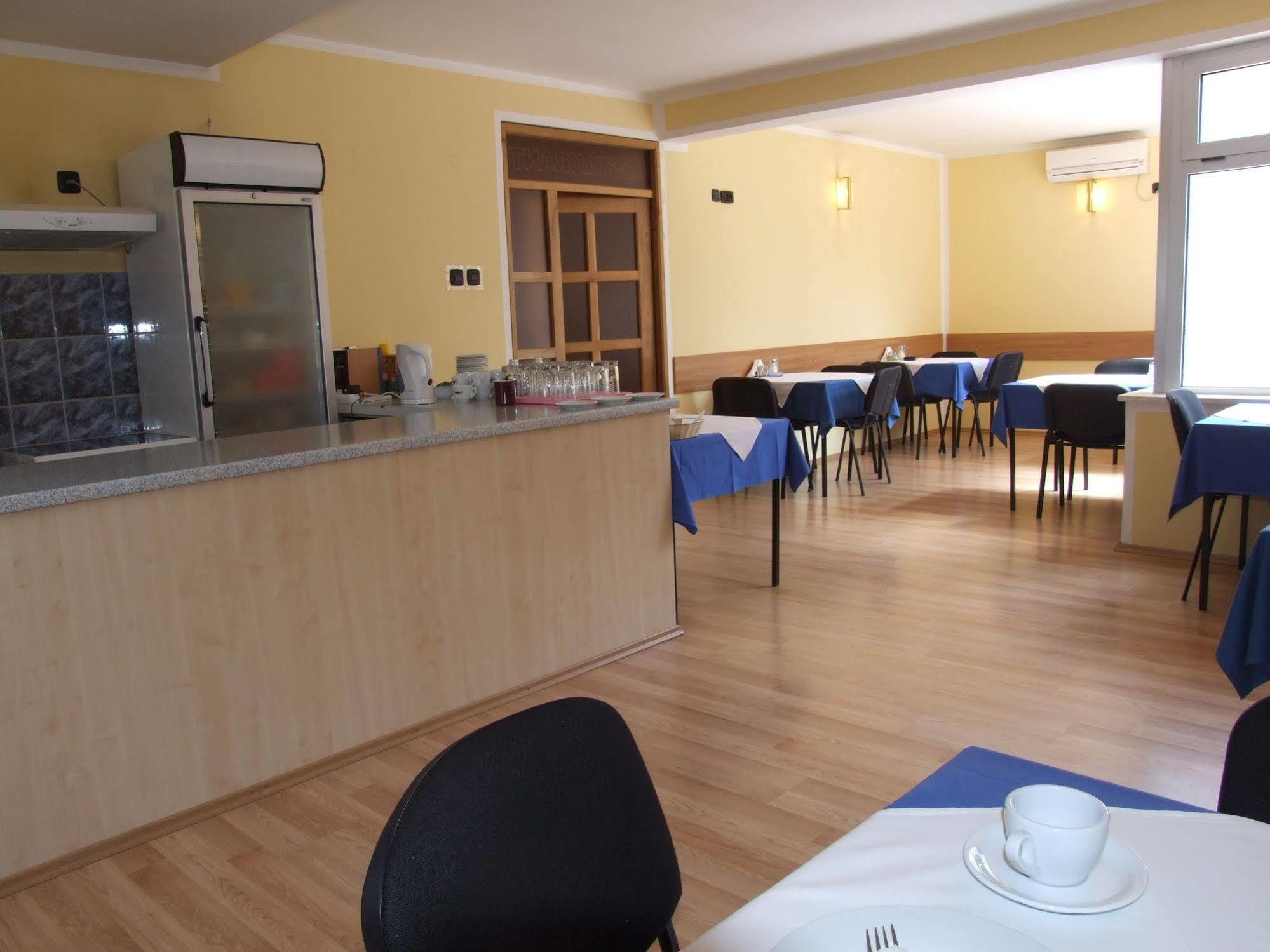 Hotel Viv Требине Екстериор снимка